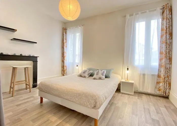 L'ancienne Comedie, En Hyper Centre *